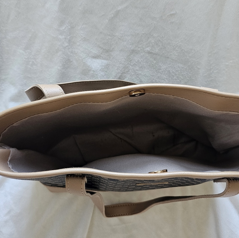 Geometric Patterned Tote Bag - image 3